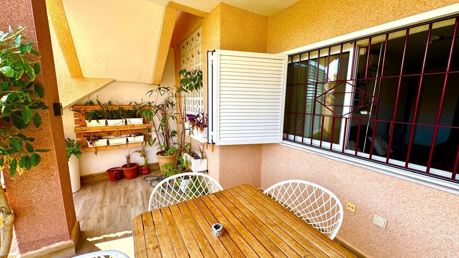 2 Bed Middle Floor Apartment in Gran Alacant في Gran Alacant — شقة