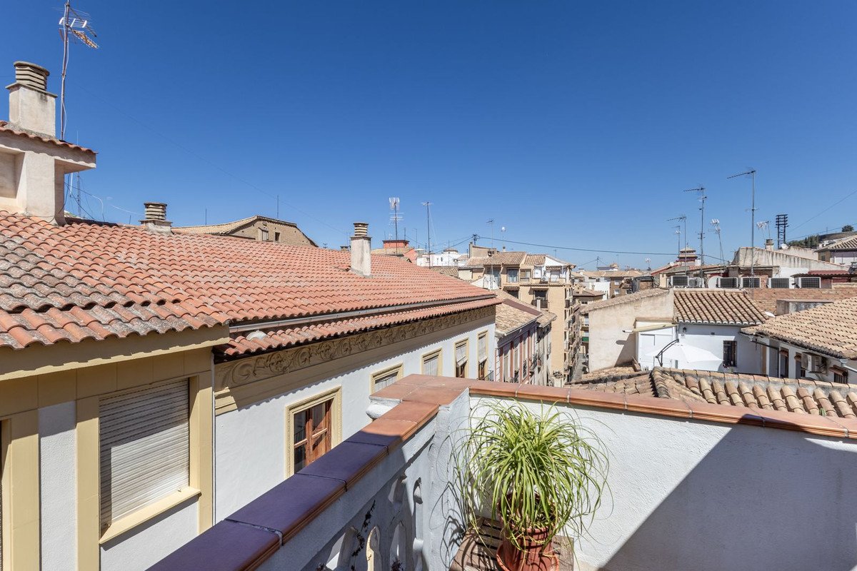 2 Bed Top Floor Apartment in Granada in Granada, Apartment