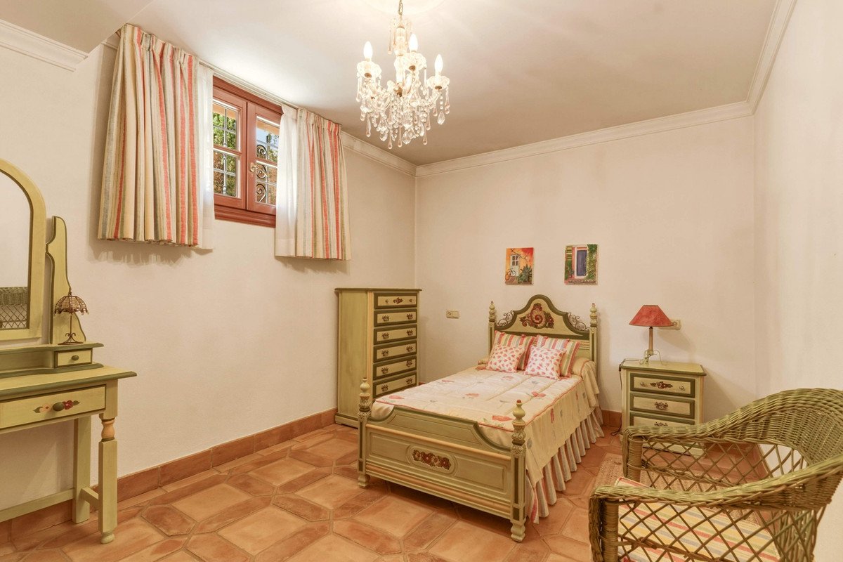 6 Bed Detached Villa in Guadalmina Alta in Guadalmina Alta — Detached Villa