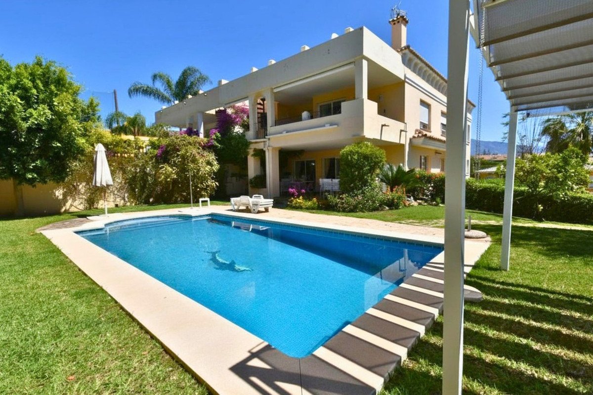 6 Bed Semi-Detached House in Guadalmina Alta in Guadalmina Alta, Semi-Detached House