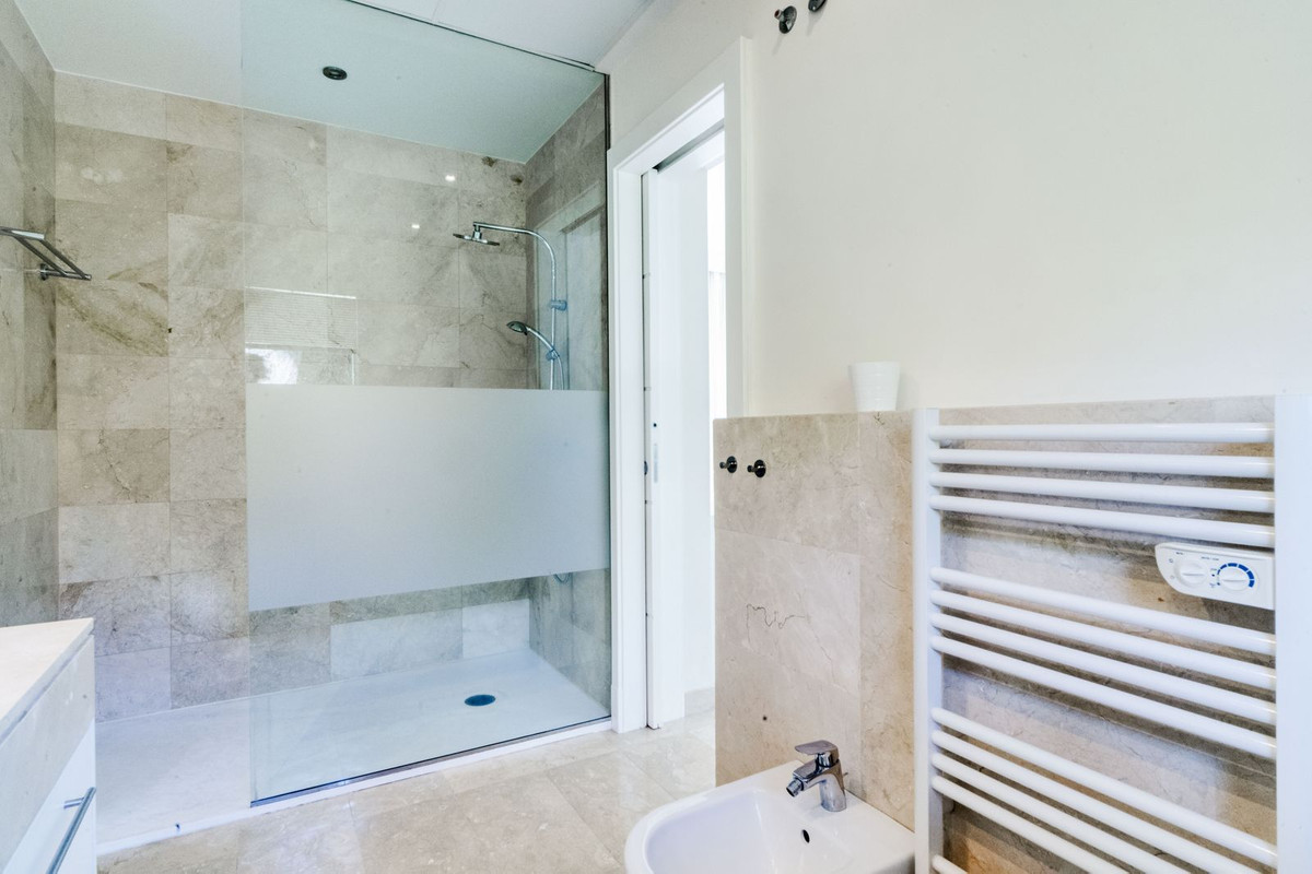 3 Bed Detached Villa in Guadalmina Baja में Guadalmina Baja — स्वतंत्र विला