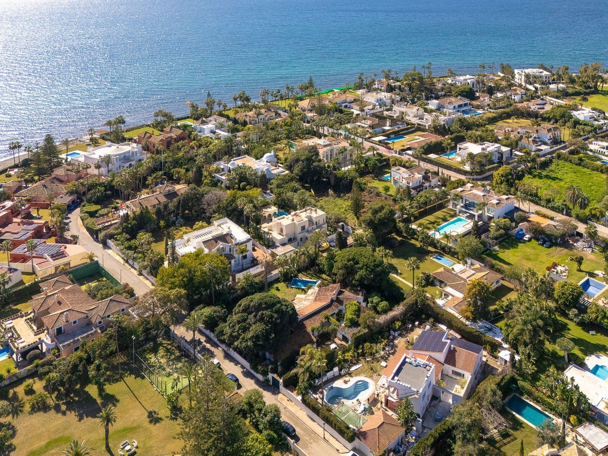 4 Bed Detached Villa in Guadalmina Baja में Guadalmina Baja — स्वतंत्र विला