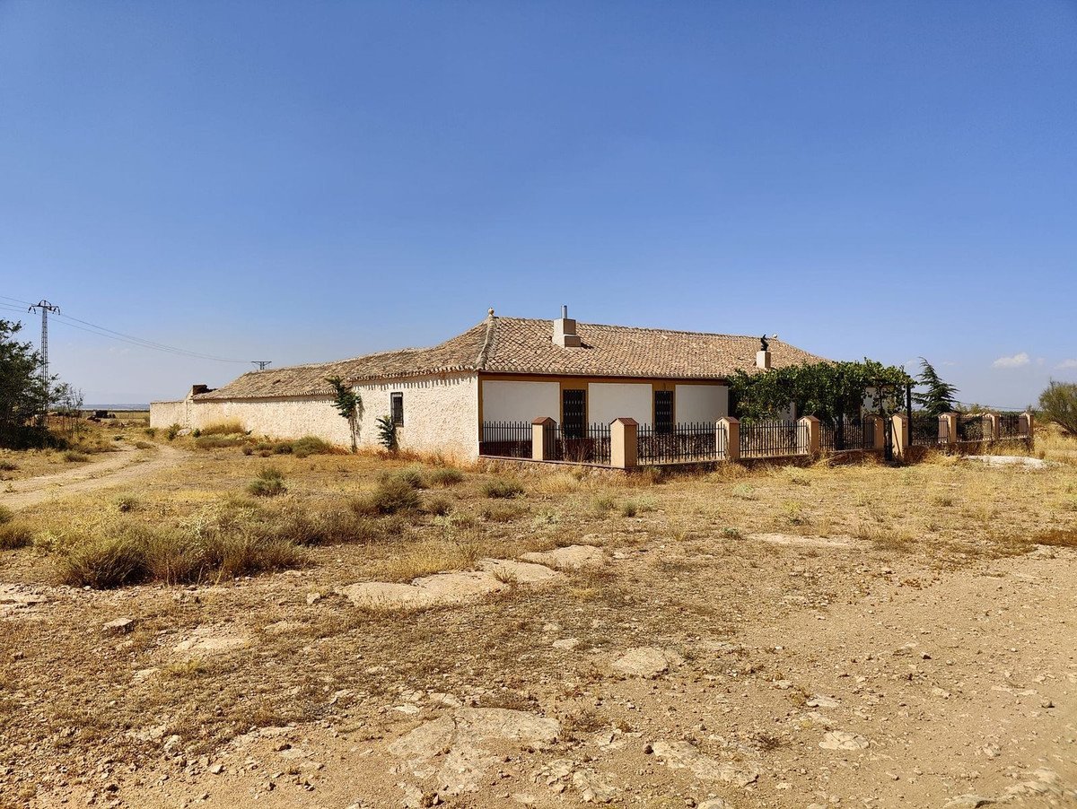 5 Bed Finca - Cortijo in Darro in Darro, Finca - Cortijo