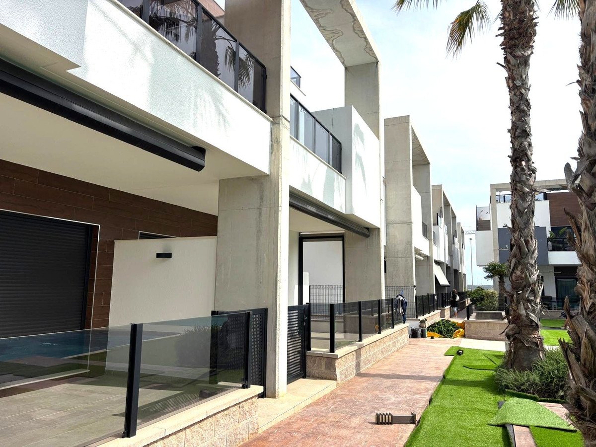 2 Bed Top Floor Apartment in Guardamar del Segura in Guardamar del Segura, Apartment
