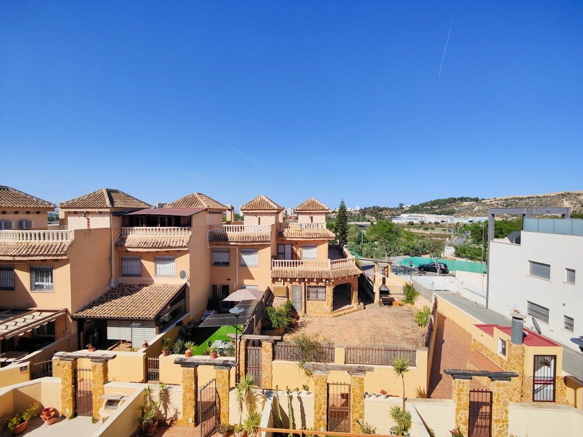 4 Bed Townhouse in Guardamar del Segura in Guardamar del Segura, Townhouse