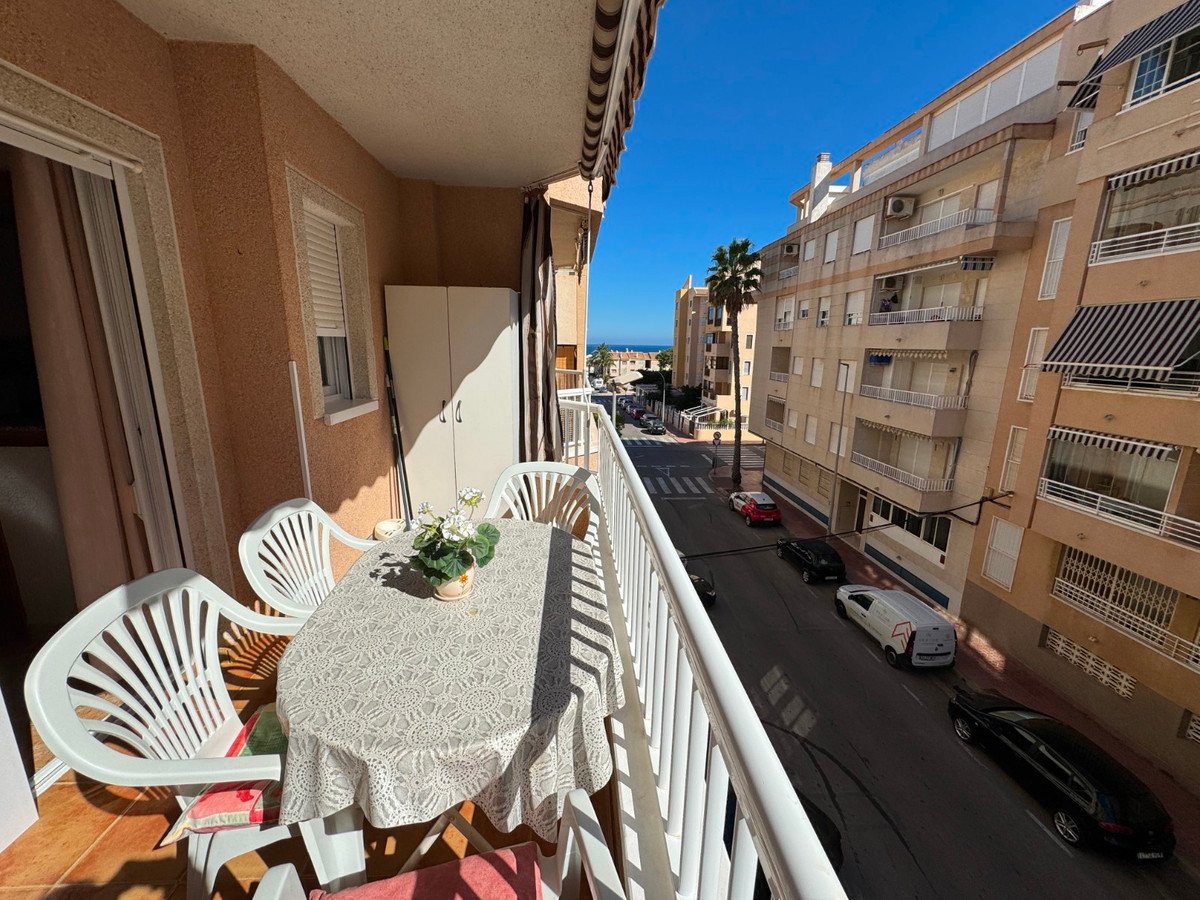 2 Bed Middle Floor Apartment in Guardamar del Segura