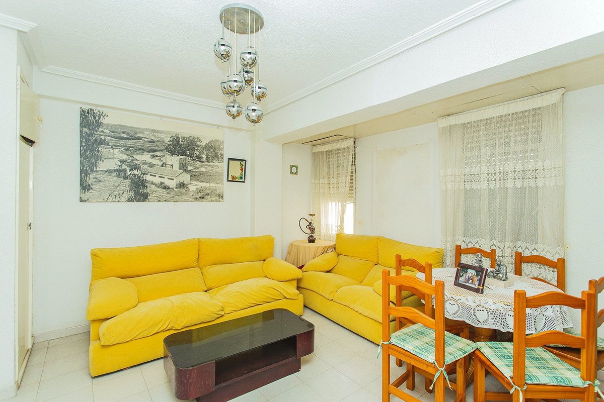 4 Bed Tussenverdieping Appartement in Guardamar del Segura in Guardamar del Segura, Appartement