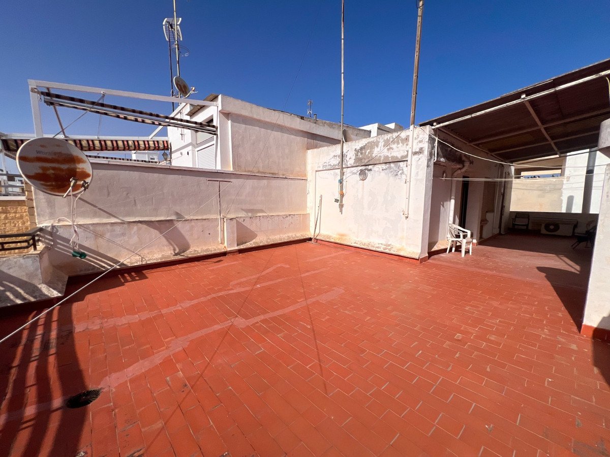 5 Bed Rijtjeshuis in Guardamar del Segura in Guardamar del Segura, 