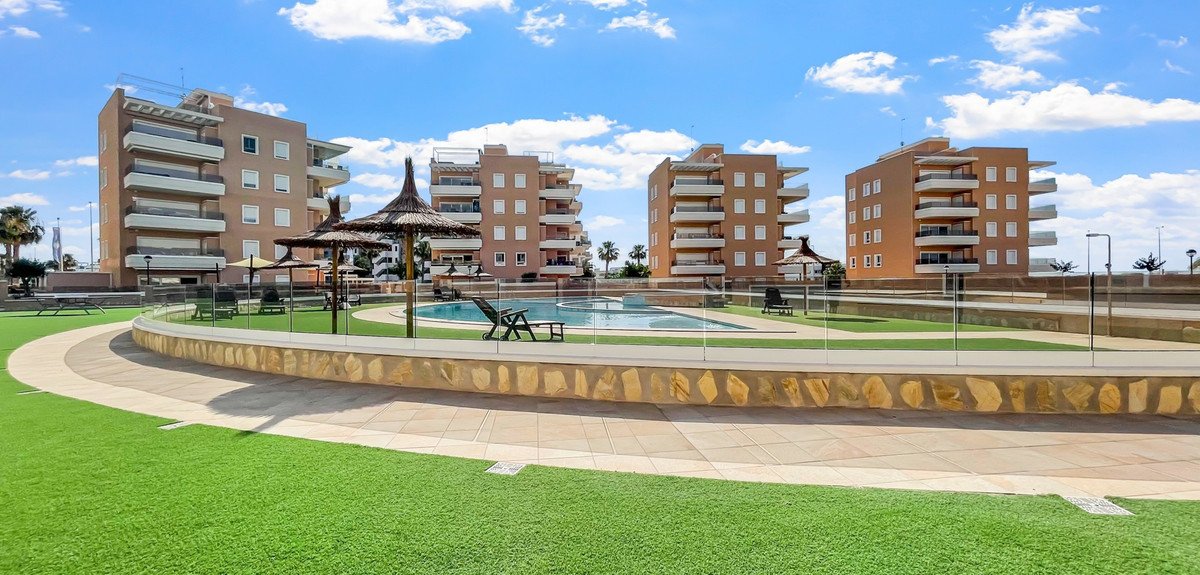 3 Bed Ground Floor Apartment in Urbanización El Raso in Urbanización El Raso, Apartment