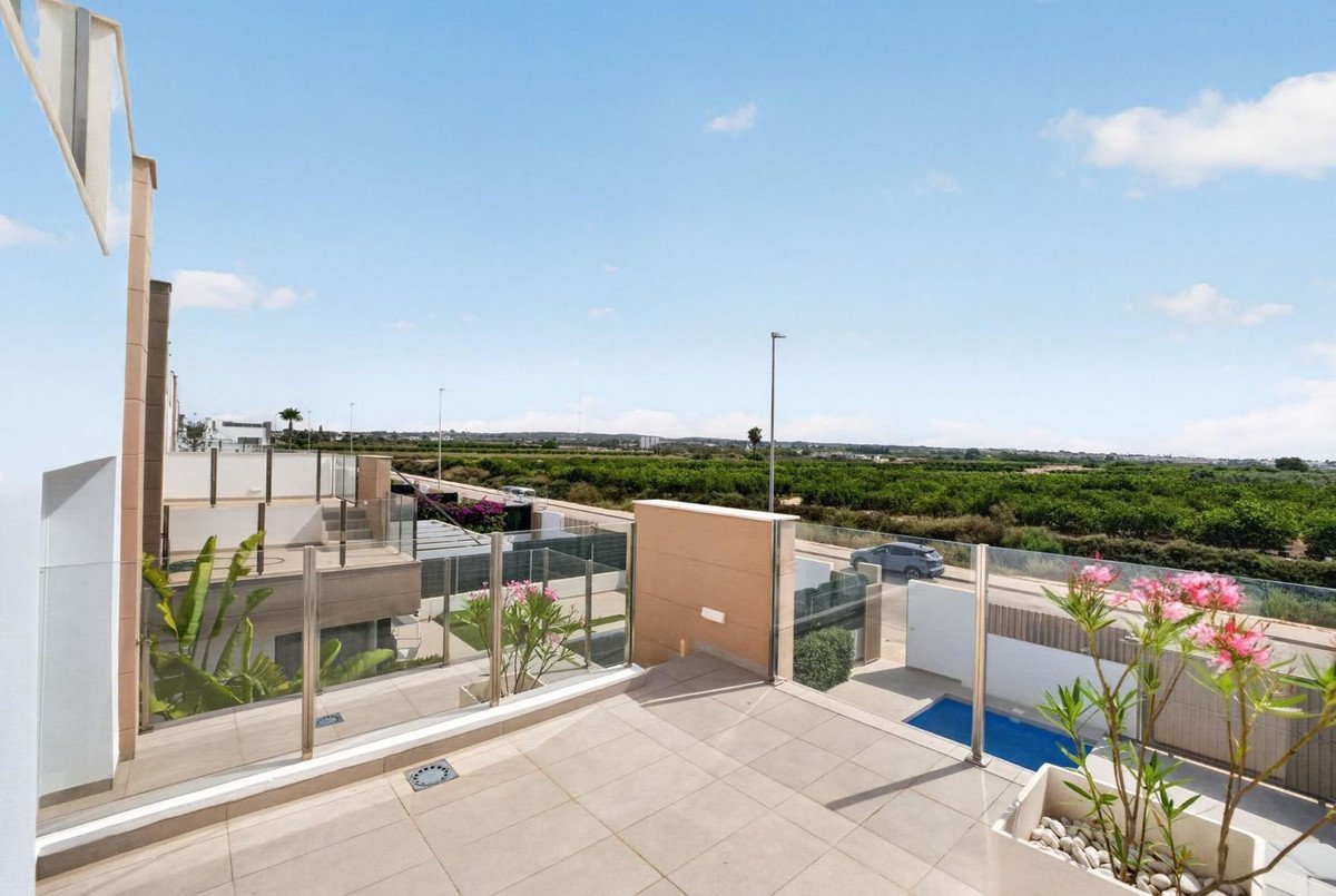 3 Bed Detached Villa in Guardamar del Segura in Guardamar del Segura, Detached Villa