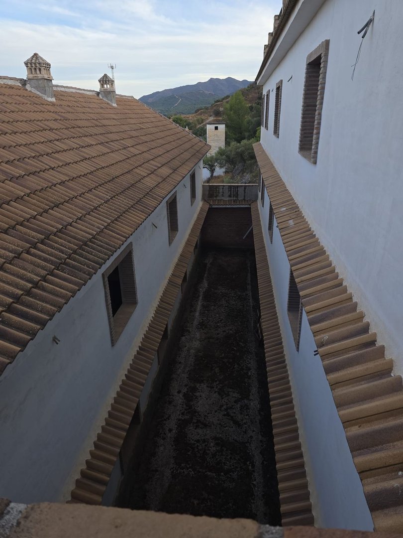 Hotel in Guaro in Guaro, Hotel