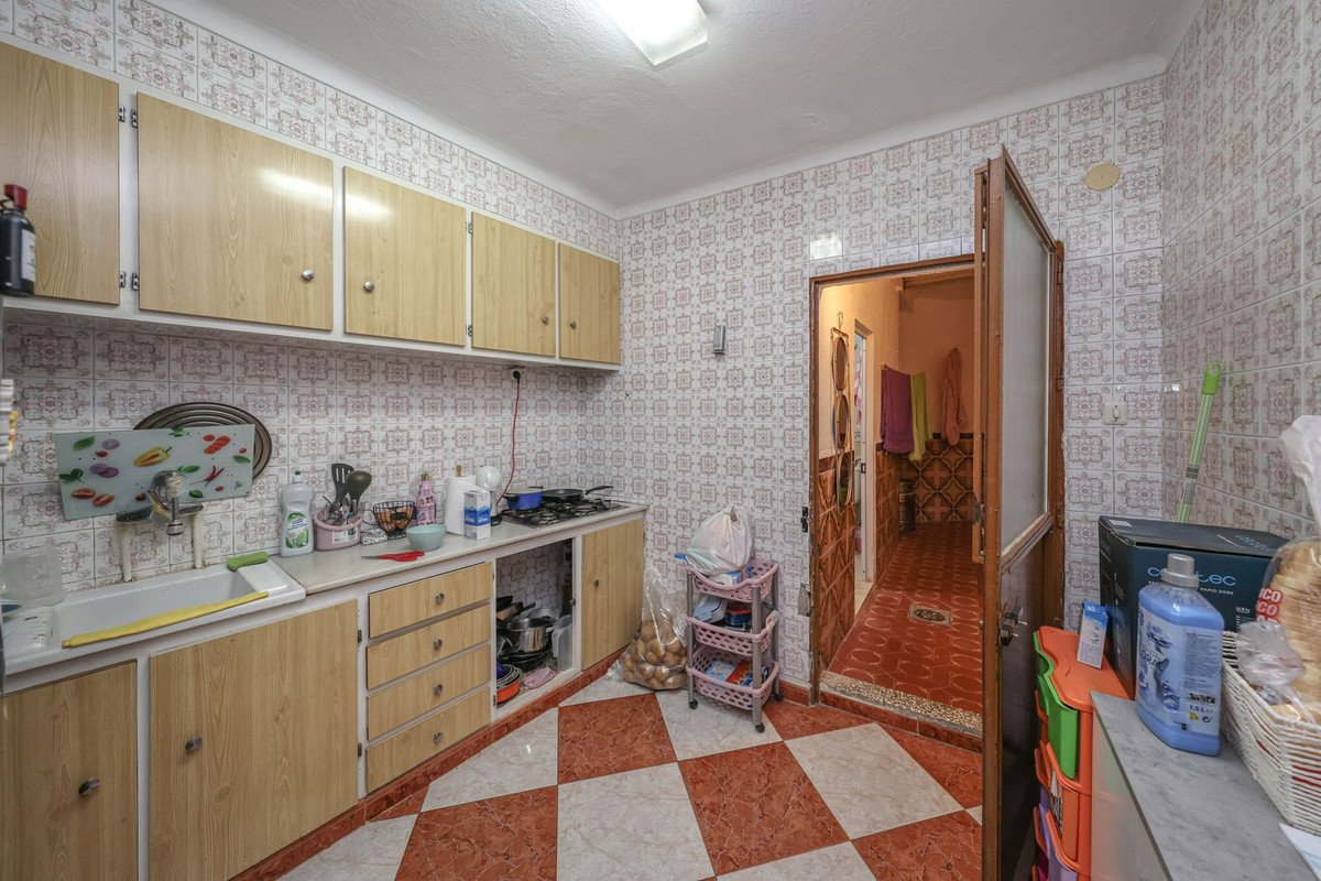 4 Bed Townhouse in Guaro - Guaro — Ridaelamu