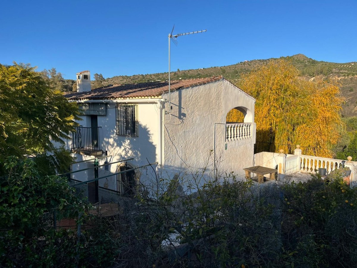 2 Bed Detached Villa in Guaro في Guaro — فيلا منفصلة