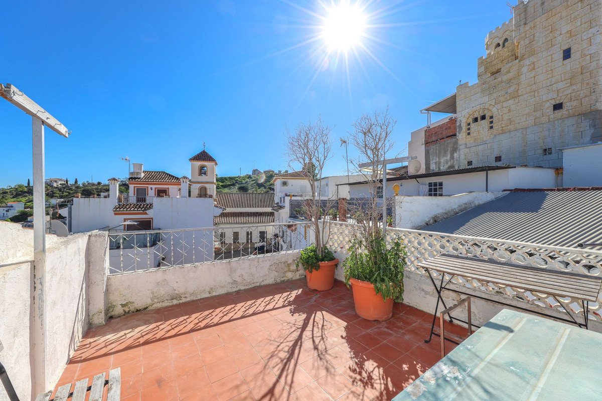 3 Bed Townhouse in Guaro in Guaro — Townhouse