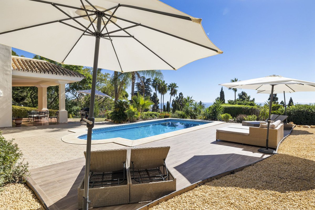 5 Bed Detached Villa in Hacienda Las Chapas in Hacienda Las Chapas — Detached Villa