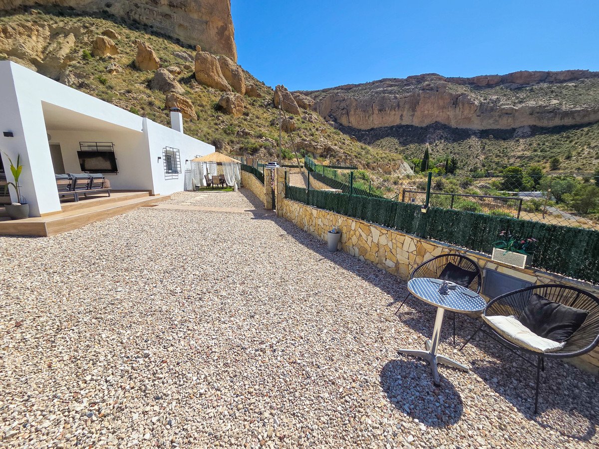 3 Bed Detached Villa in Crevillent in Crevillent, Detached Villa