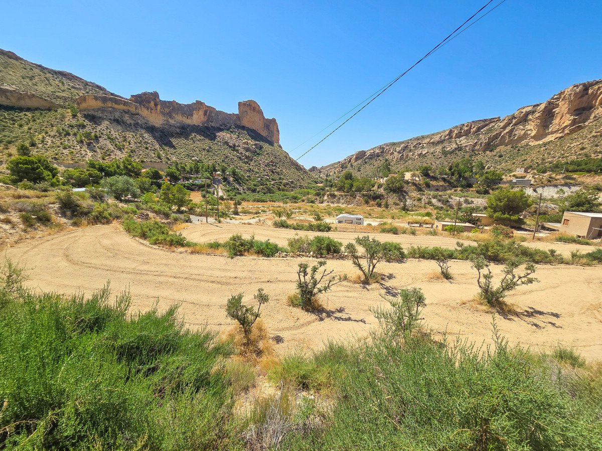 3 Bed Detached Villa in Crevillent in Crevillent, Detached Villa