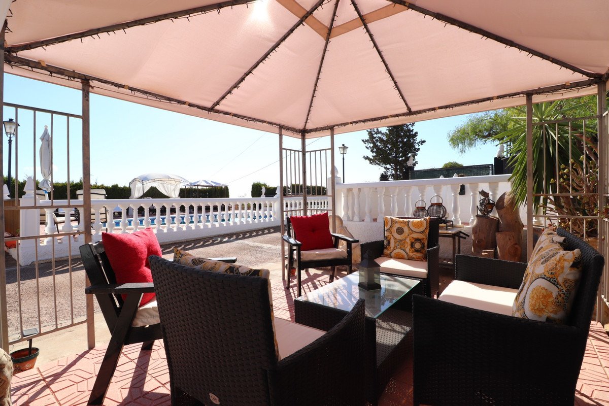 6 Bed Detached Villa in Crevillent in Crevillent, Detached Villa