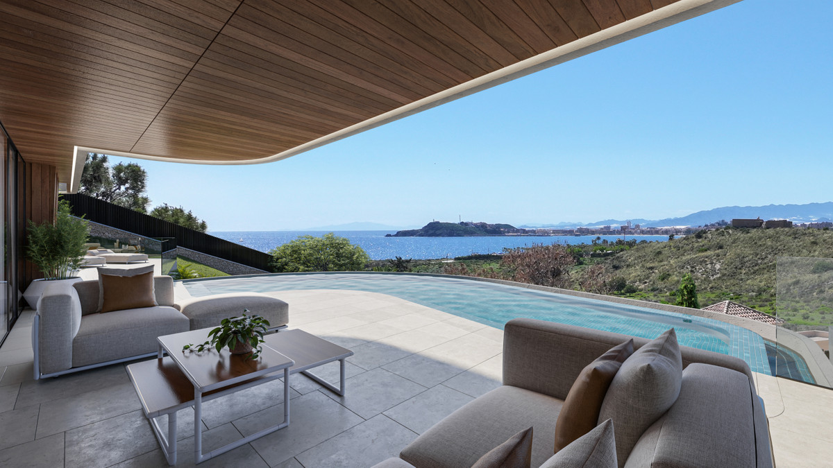 Luxe buitenruimte met infinity pool en zeezicht