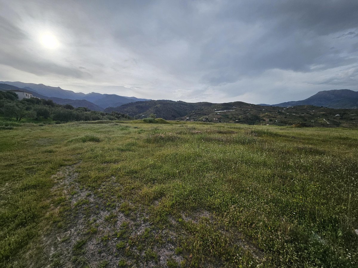 Land in Tolox in Tolox, Land