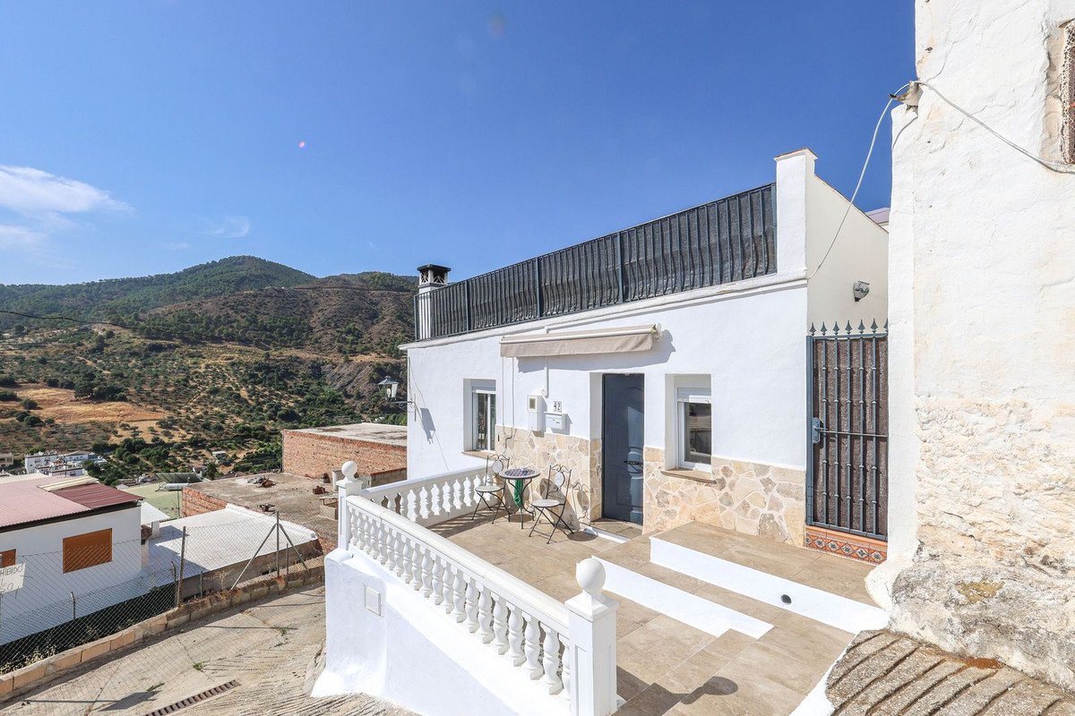 3 Bed Townhouse in Tolox in Tolox, Townhouse