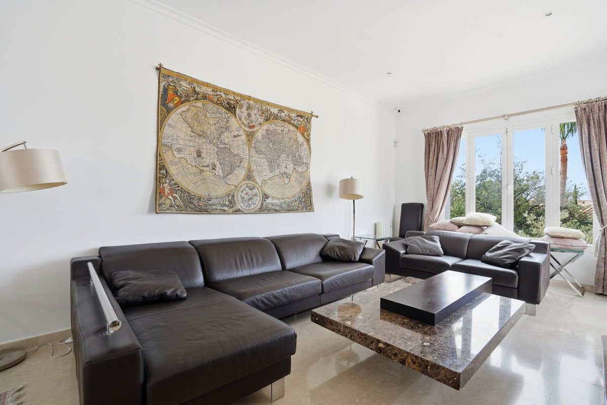 4 Bed Vrijstaande Villa in Istán in Istán, 