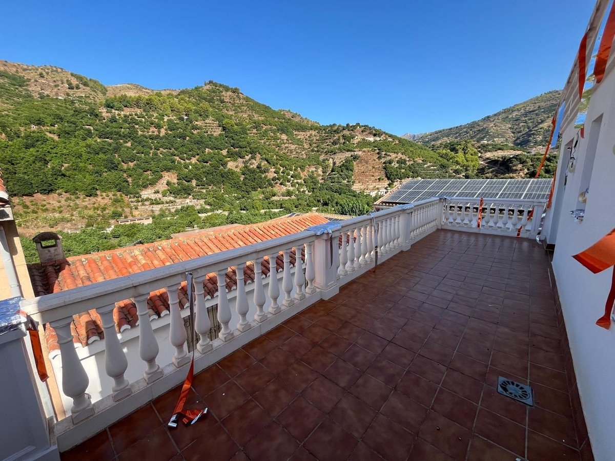 3 Bed Townhouse in Jete in Jete, Townhouse
