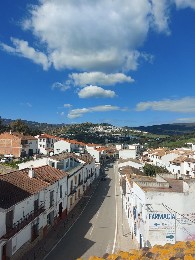3 Bed شقة في الطابق الأوسط in Jimena de la Frontera في Jimena de la Frontera, 