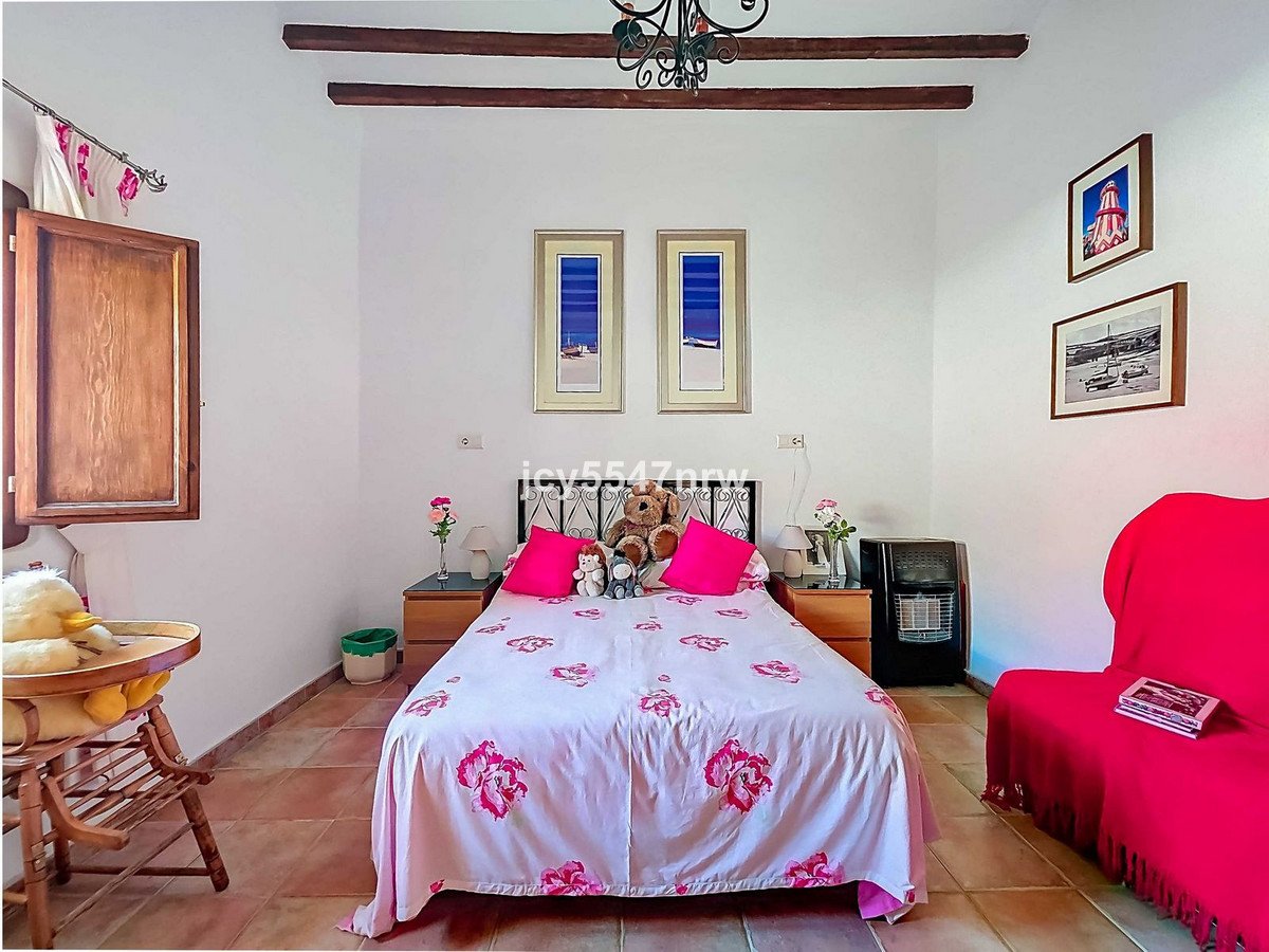 6 Bed Finca in Torre Del Rico in Torre Del Rico, 