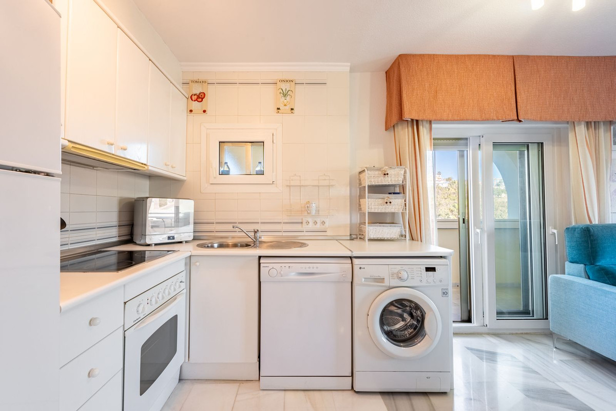 2 Bed Top Floor Apartment in La Cala de Mijas في La Cala de Mijas — شقة