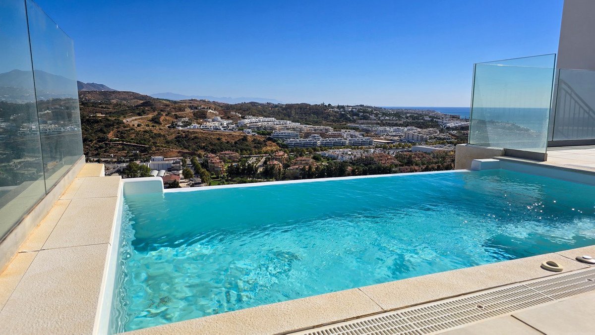 4 Bed Penthouse in La Cala de Mijas in La Cala de Mijas, Penthouse