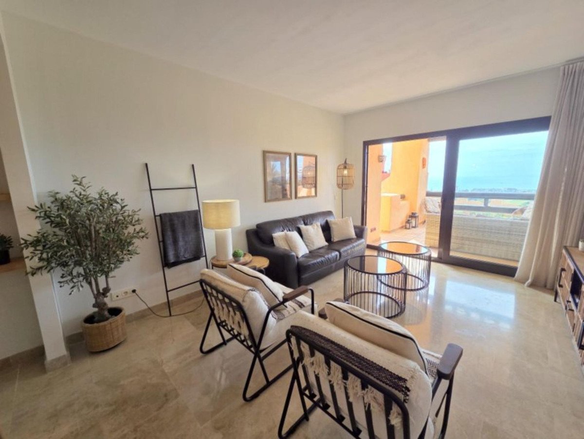 2 Bed Middle Floor Apartment in La Duquesa in La Duquesa — Apartment