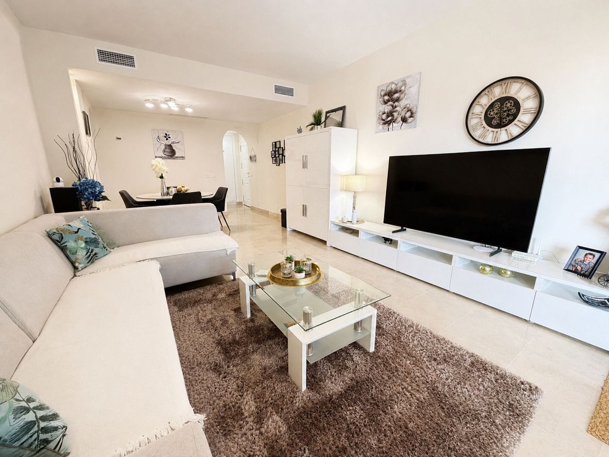 3 Bed Middle Floor Apartment in La Duquesa in La Duquesa — Apartment