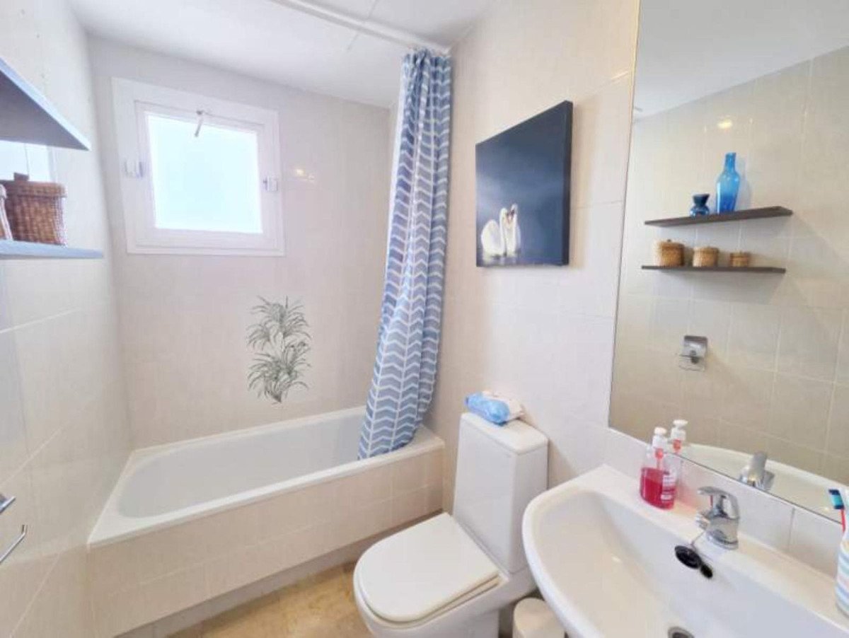 2 Bed Penthouse Duplex in La Duquesa في La Duquesa — بنتهاوس دوبلكس