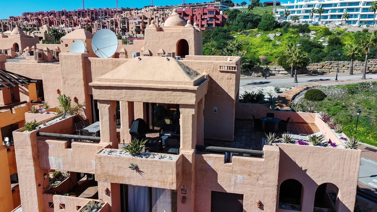 3 Bed Penthouse in La Duquesa في La Duquesa — بنتهاوس