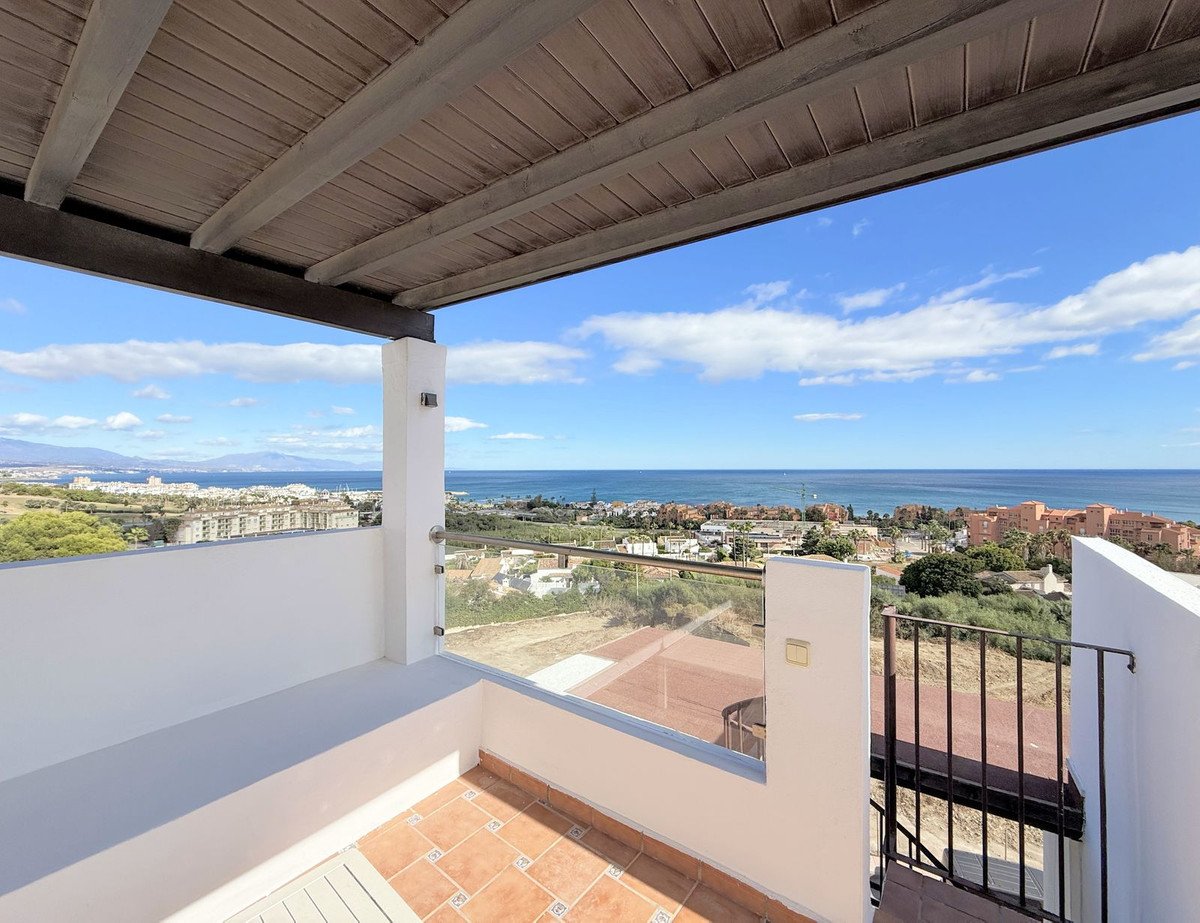 2 Bed Penthouse in La Duquesa in La Duquesa, Penthouse