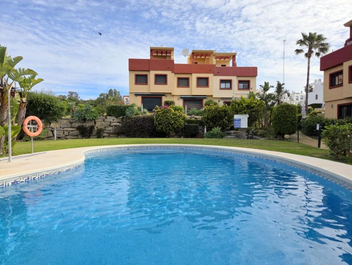 3 Bed Townhouse in La Duquesa in La Duquesa — Townhouse