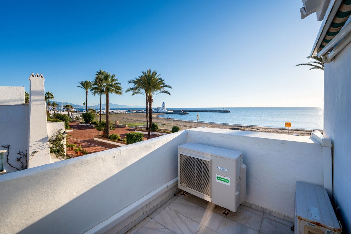 2 Bed Semi-Detached House in La Duquesa in La Duquesa, Semi-Detached House