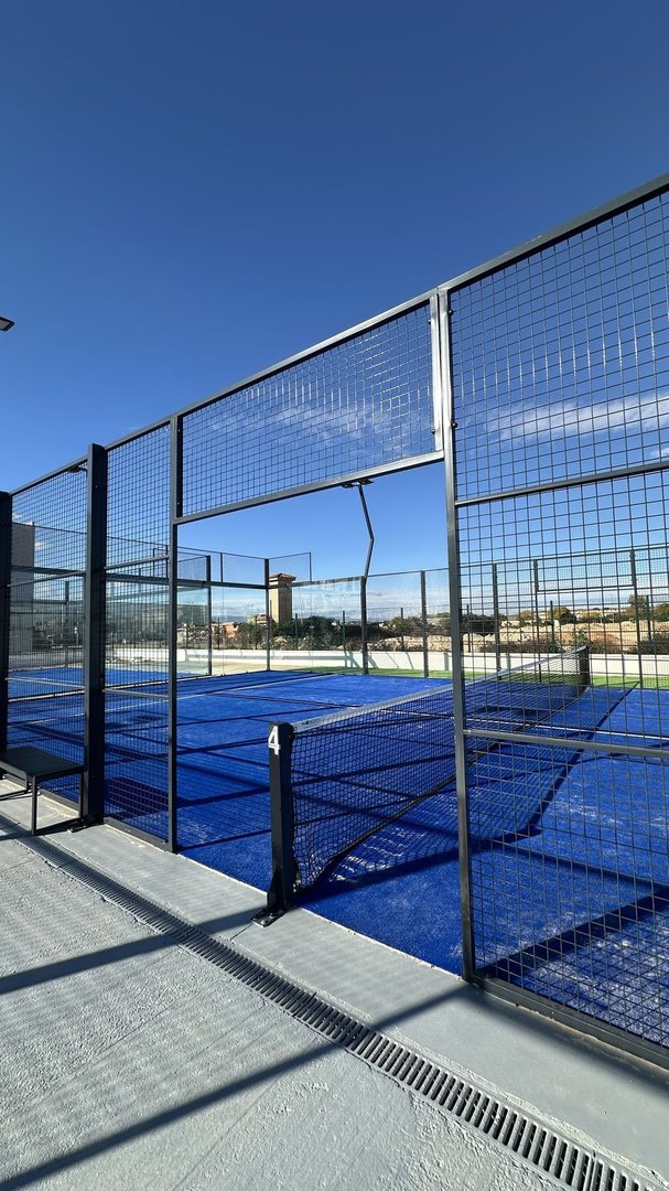 Property in L'Eliana في L'Eliana — 
