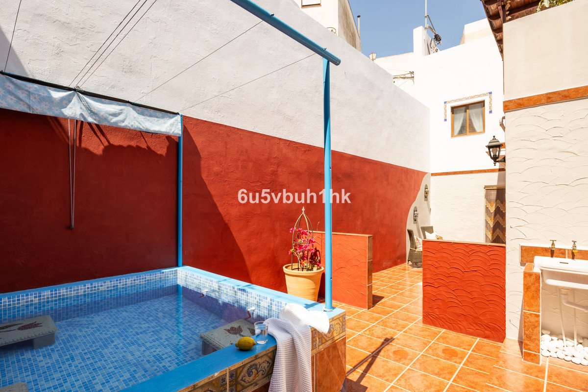 4 Bed Townhouse in La Herradura in La Herradura, Townhouse