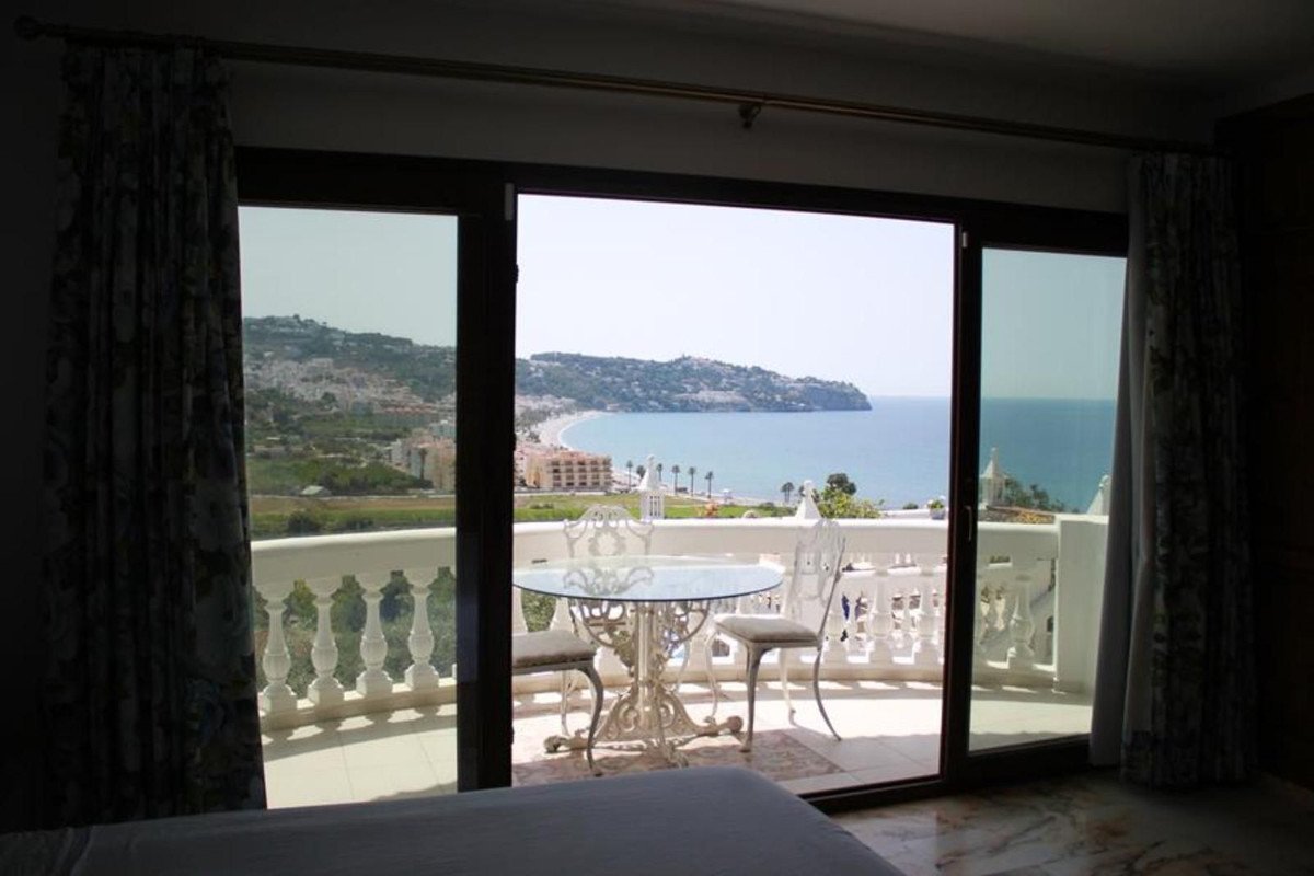 4 Bed Detached Villa in La Herradura in La Herradura, Detached Villa