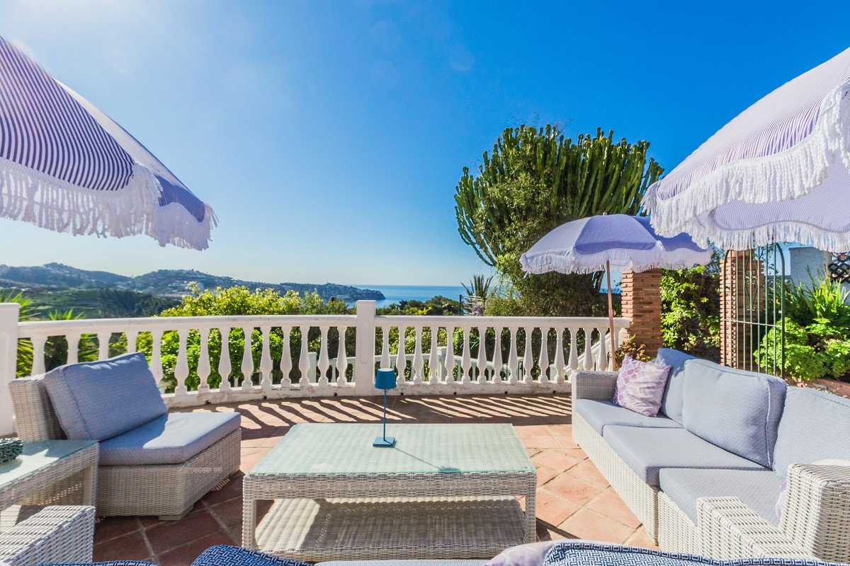 4 Bed Detached Villa in La Herradura in La Herradura — Detached Villa