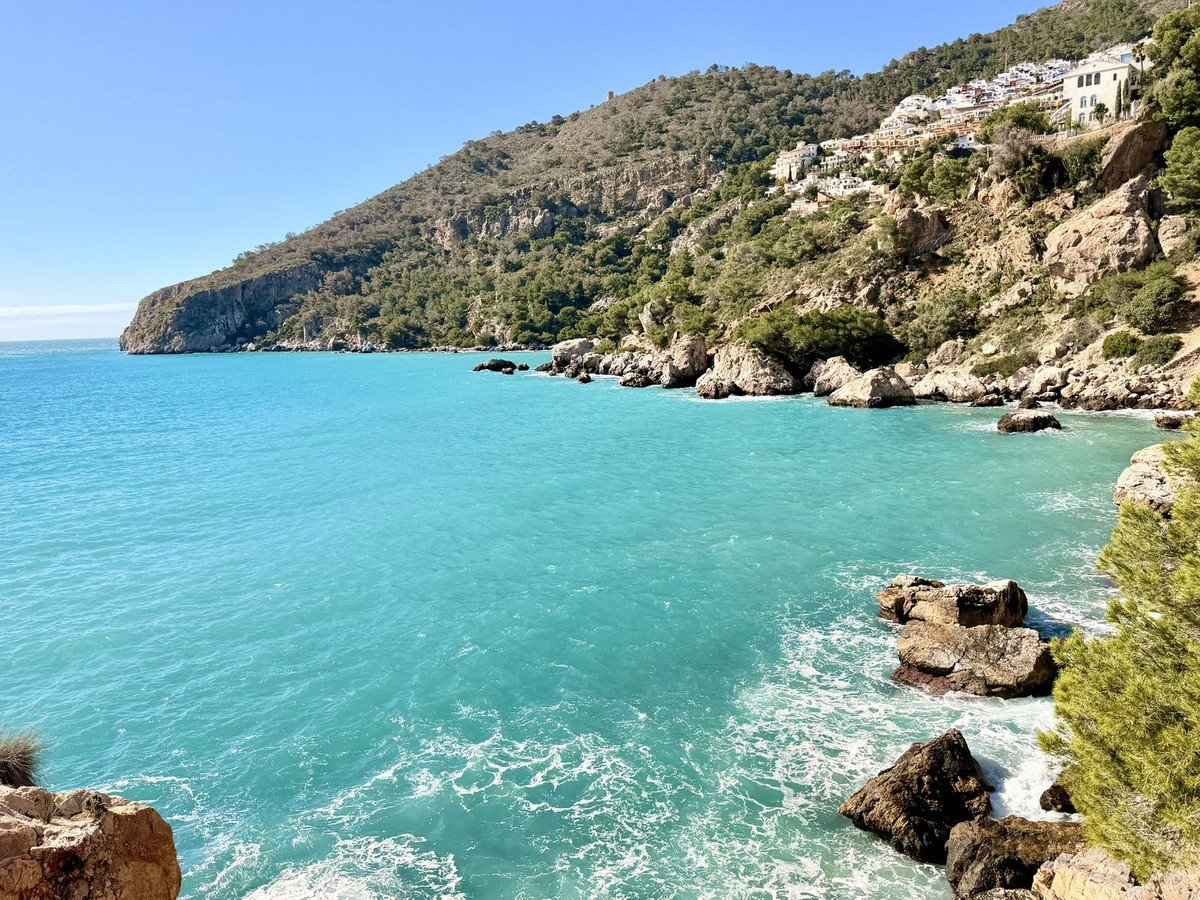4 Bed Semi-Detached House in La Herradura in La Herradura, 