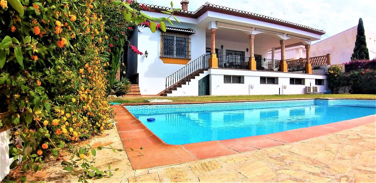 5 Bed Detached Villa in La Herradura in La Herradura, 