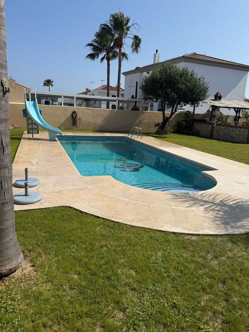 4 Bed Detached Villa in La Línea in La Línea, 
