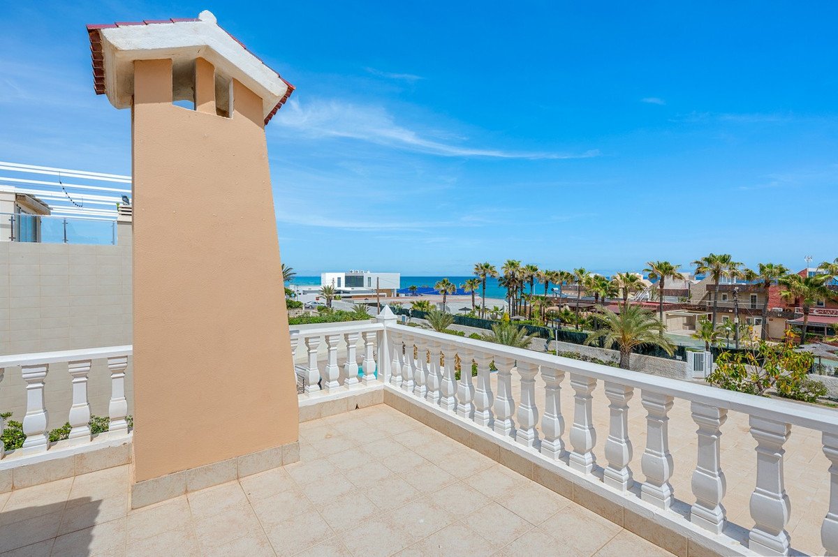 6 Bed Detached Villa in La Mata in La Mata, Detached Villa