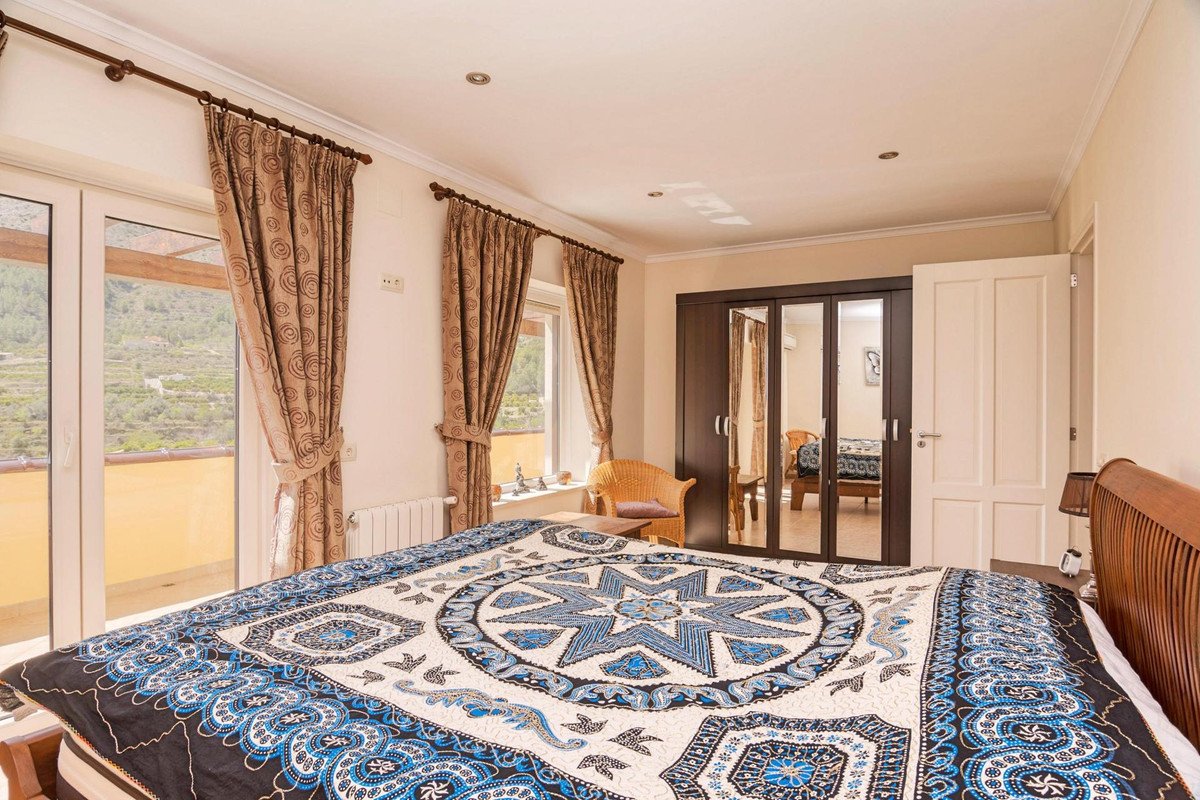4 Bed Vrijstaande Villa in Callosa d'en Sarria in Callosa d'en Sarria, Vrijstaande Villa