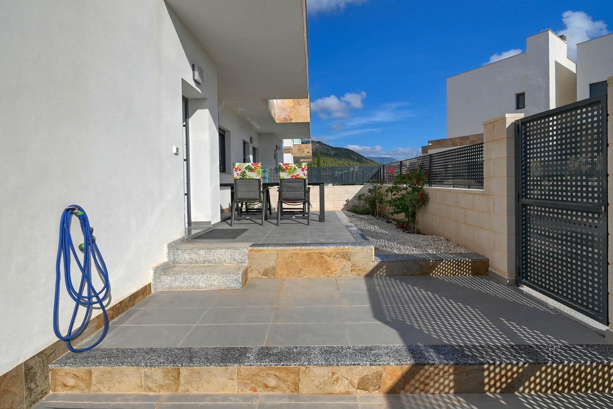 3 Bed Bungalow in Polop في Polop, فيلا شبه منفصلة