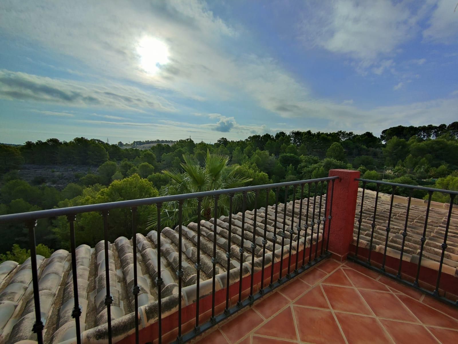 4 Bed Bungalow in La Nucia في La Nucia, فيلا