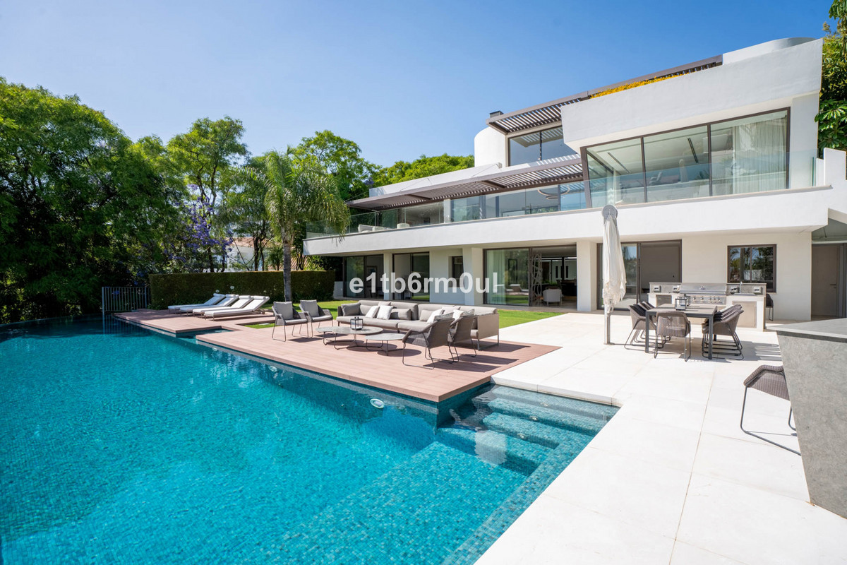 6 Bed Detached Villa in La Quinta في La Quinta — فيلا منفصلة